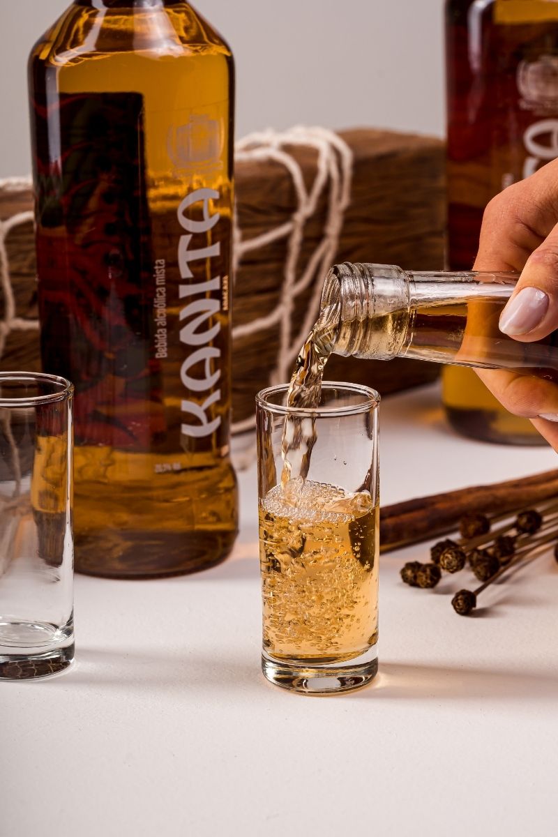 Cachaça Kanita Aguardente Sabor Canela 690ml